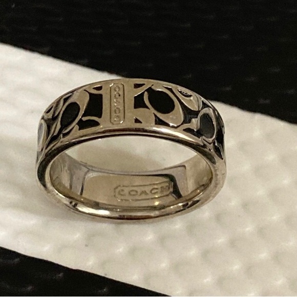 🔴 Coach Signature Silver and Black Logo Patterned Ring! 🔥 - Picture 2 of 7
